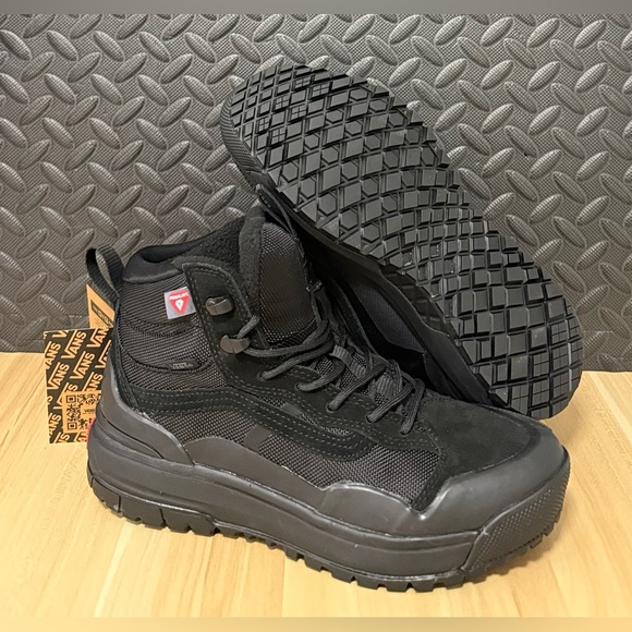 VANS UltraRange‎ EXO Hi MTE-2 Triple Black Boots Mens Size 7 Womens Size 8.5